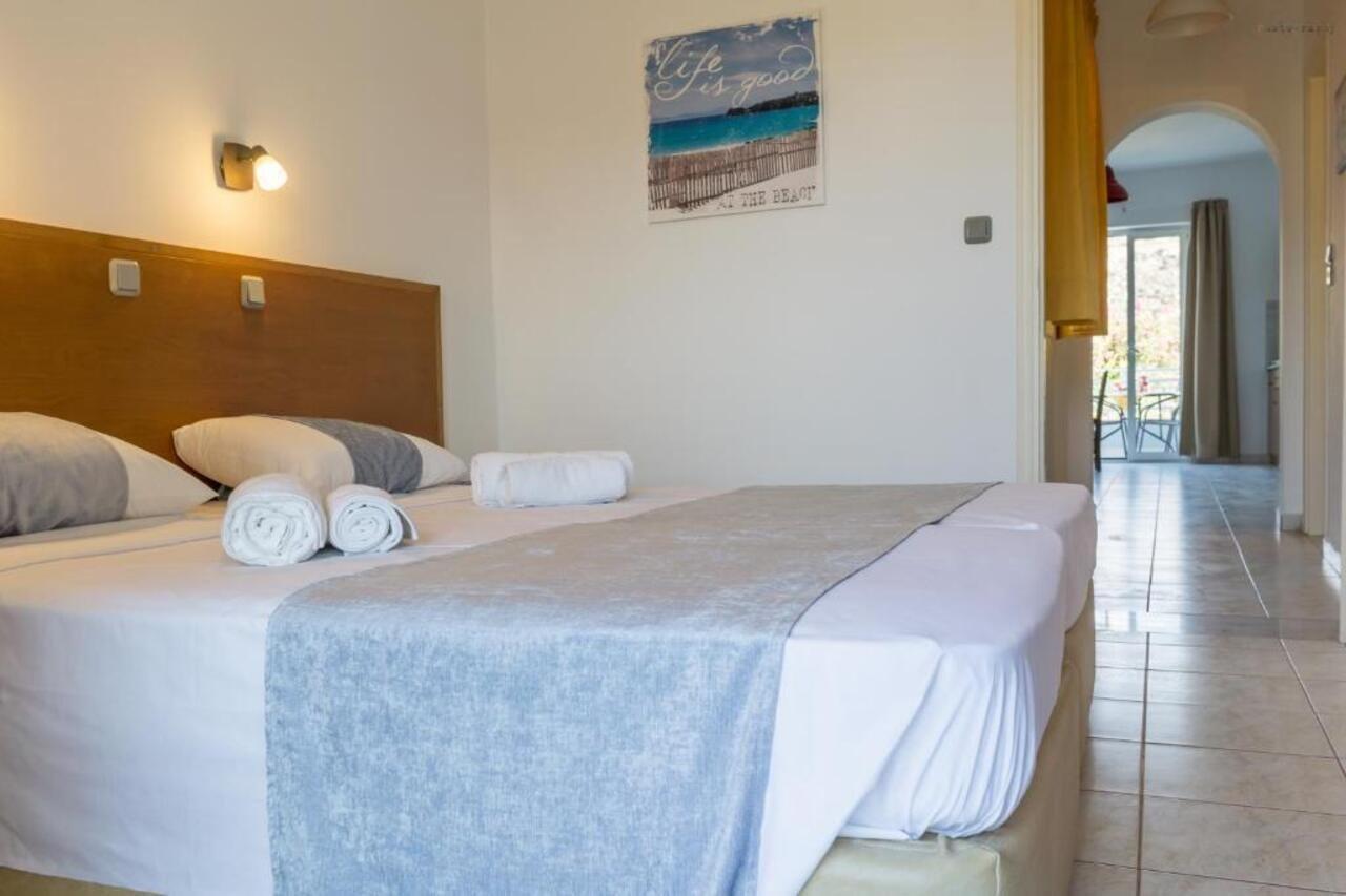 Sotirios Apartments Karpathos Exteriör bild